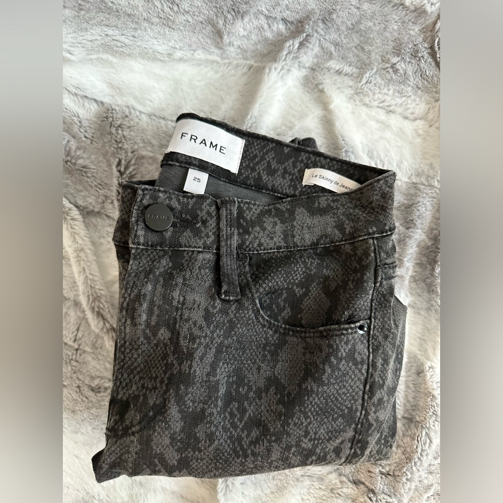 Authentic Frame Le Skinny De Jeans in Dark Leopard Pattern sz 25